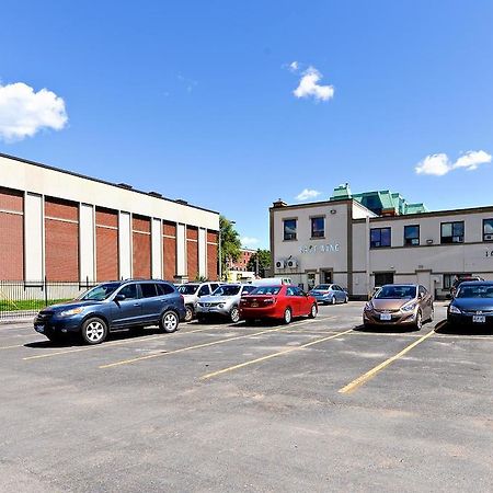 Ottawa Inn Hotel 외부 사진